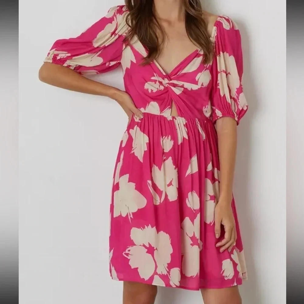 Velvet by Graham & Spencer Makena Twist Front Printed Dress NWT Size Medium - Picture 4 of 14